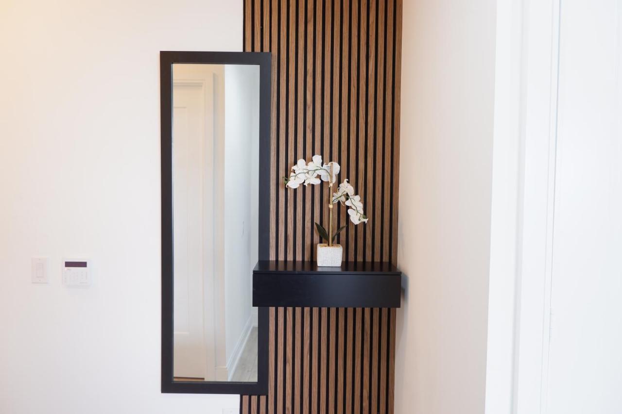 Modern Luxury Waterfront Condo Mississauga Exterior foto